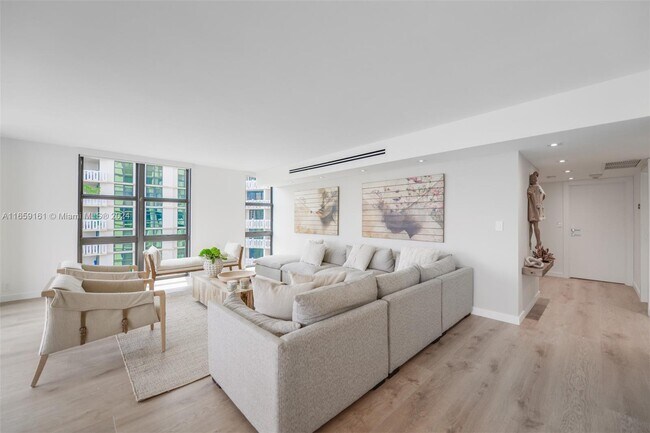 Building Photo - 1121 Crandon Blvd