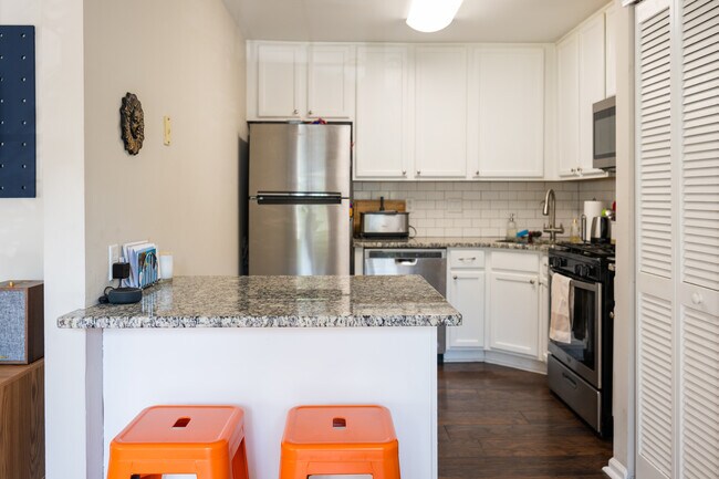 Building Photo - 4402 Vesper Cir