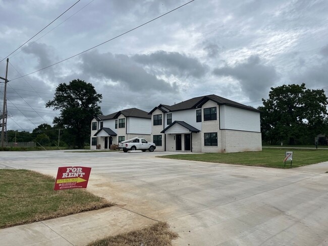 Building Photo - COX-NORTHRIDGE DR-3