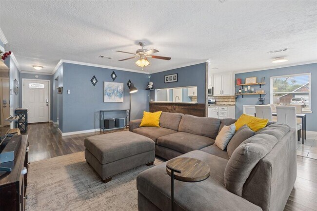 Building Photo - 5842 Silver Frst Dr
