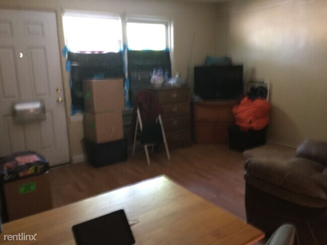 Foto del edificio - 1 br, 1 bath Apartment - 2801 N Leclaire Ave