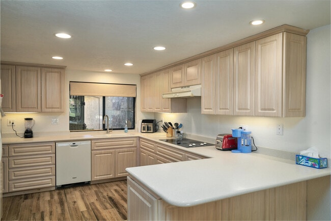 Building Photo - 84 Presidio Pl