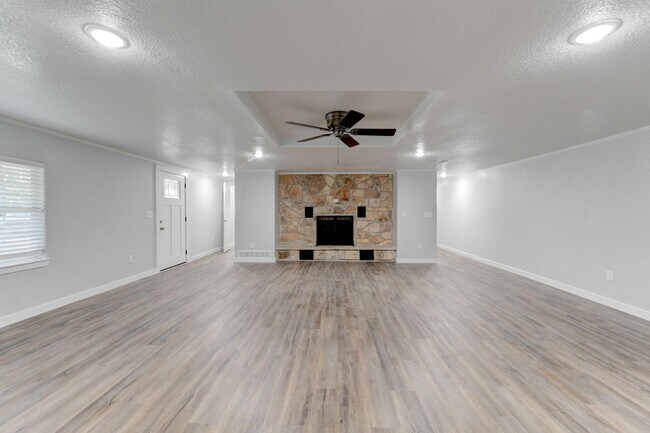 Building Photo - Available NOW!!!! Beautiful 1 story, 3 bedroom, 2 bath home.This is exactly what you have been lo...