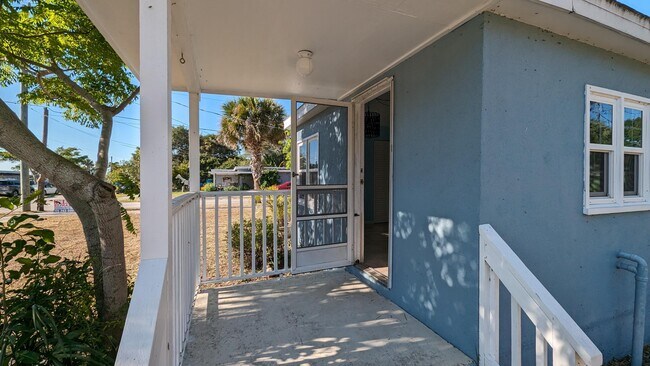 Building Photo - 1110 NE Martin Ave