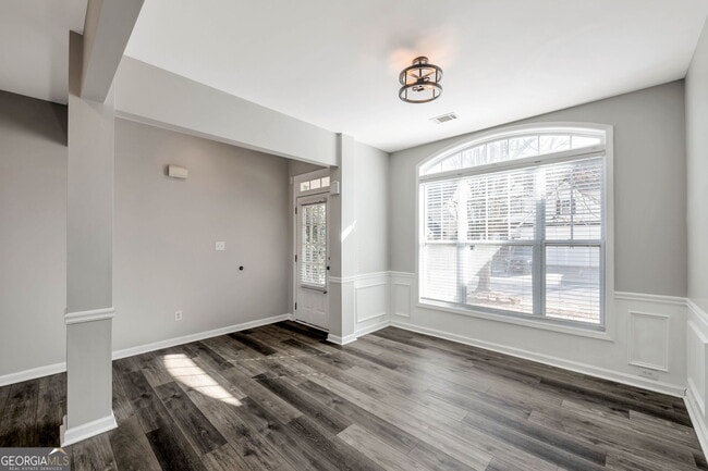 Building Photo - 3305 Briaroak Dr