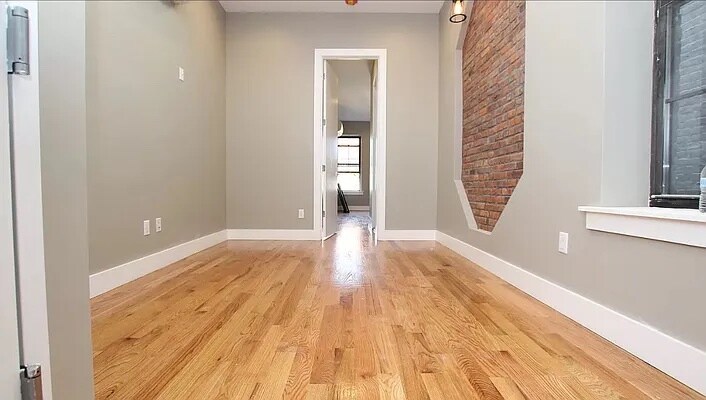 Primary Photo - 253 Hart St