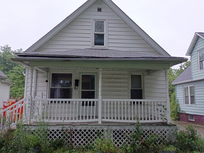 Foto del edificio - 2061 N College St