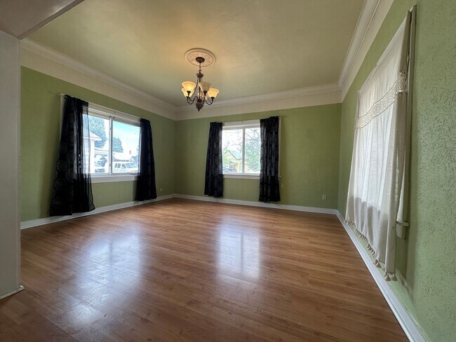 Foto del edificio - 2bed, 1bath 1,186sq.ft. home with large de...