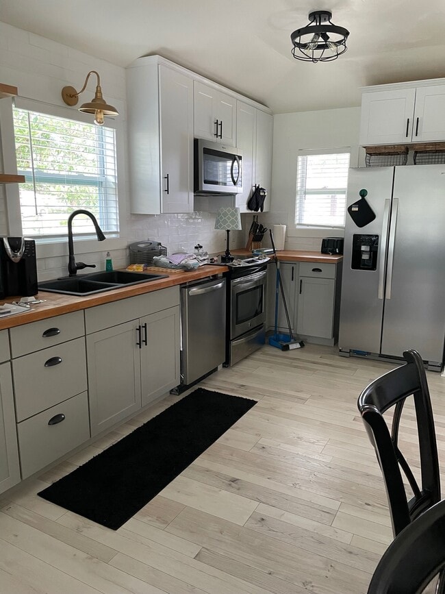 Building Photo - 5582 Millbend Pl