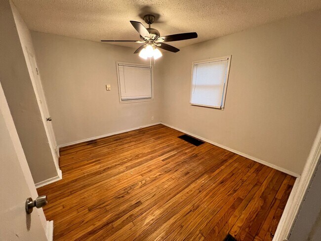 Building Photo - 15301 E Mayes Rd