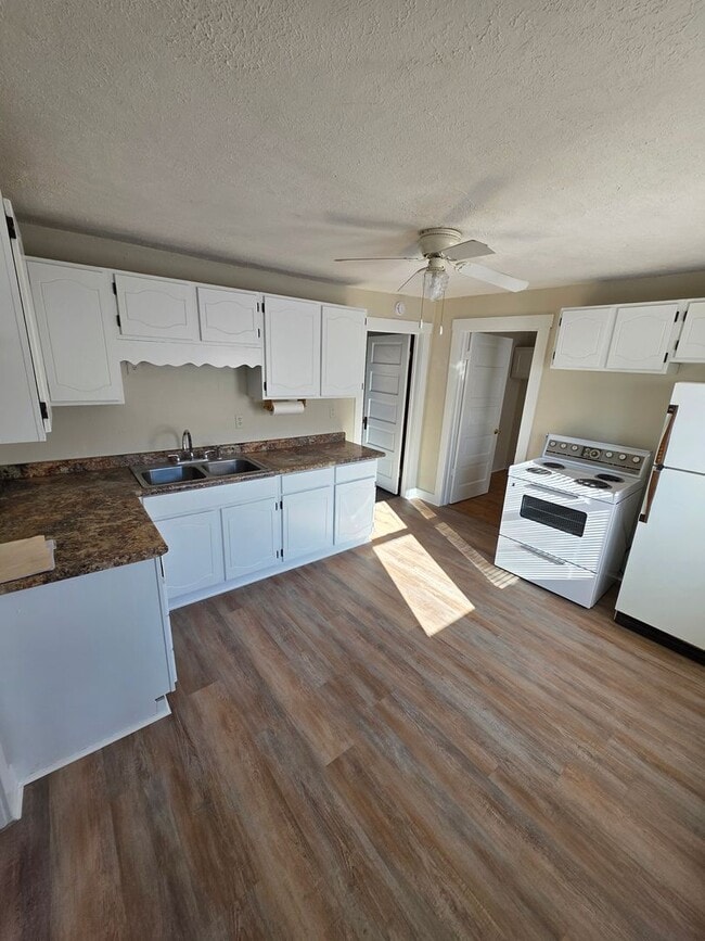 Foto del edificio - ? 2 Bed | 1 Bath | Fully Fenced Yard | Rent Ready! ?