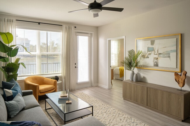 Building Photo - Aventon Lake Conway