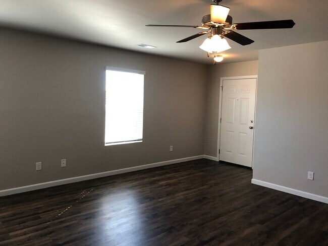 Building Photo - THREE BEDROOM | TWO BATH RENTAL