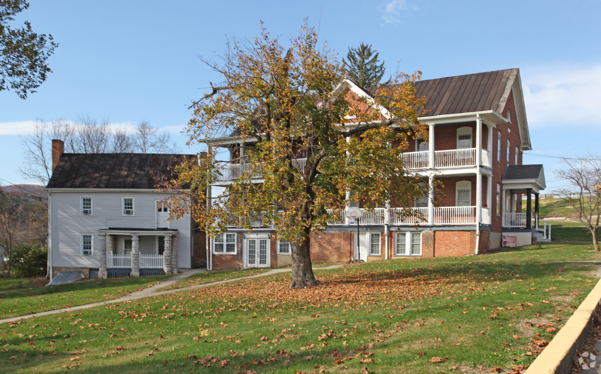 Building Photo - Daleville College Apartments