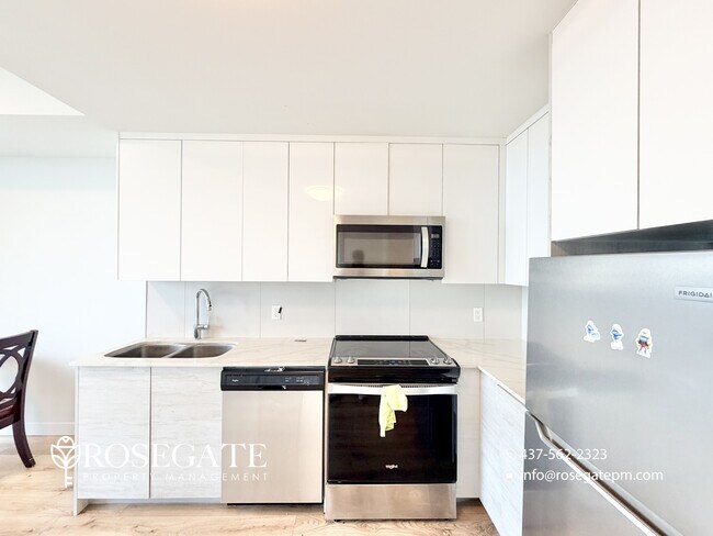 Photo du bâtiment - Modern 1-Bedroom Condo with Balcony & Parking – Utilities Included – Pet Friendly – Kitchener