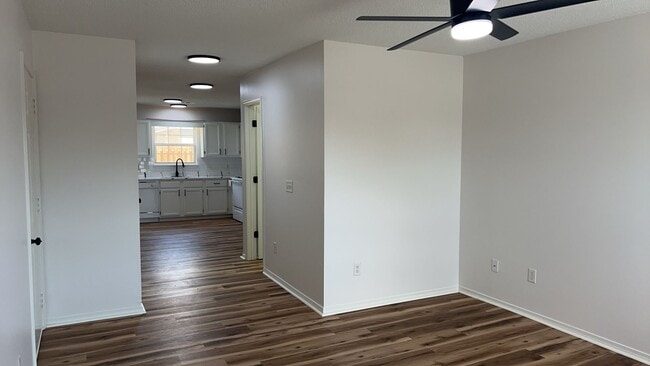 Building Photo - 3302 SW Landau Ct