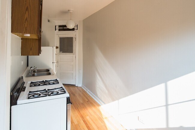 Foto del edificio - 3007 N Racine Ave