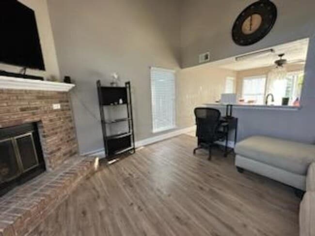 Building Photo - 611 Legion Dr