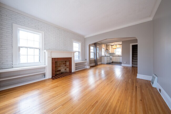 Building Photo - 4250 Longfellow Ave