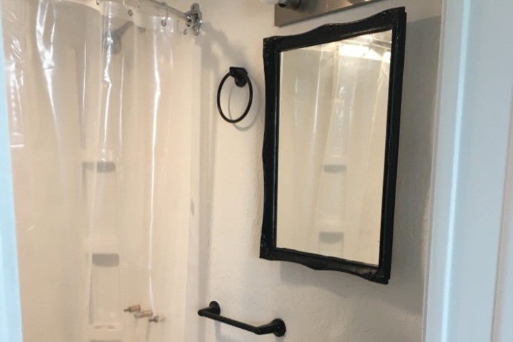 bathroom - 605 Walnut St
