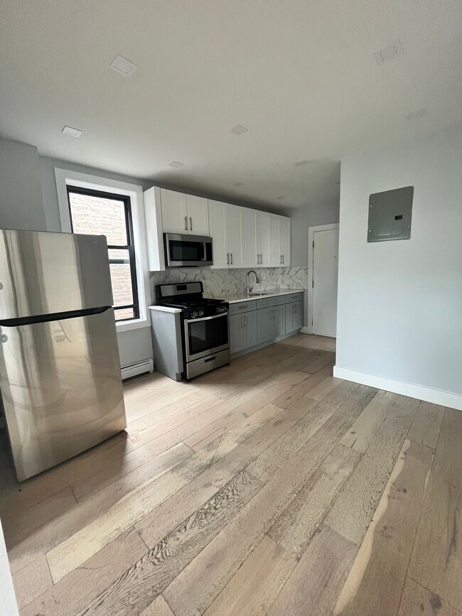 325 Avenida E 5 - 328 Avenue E