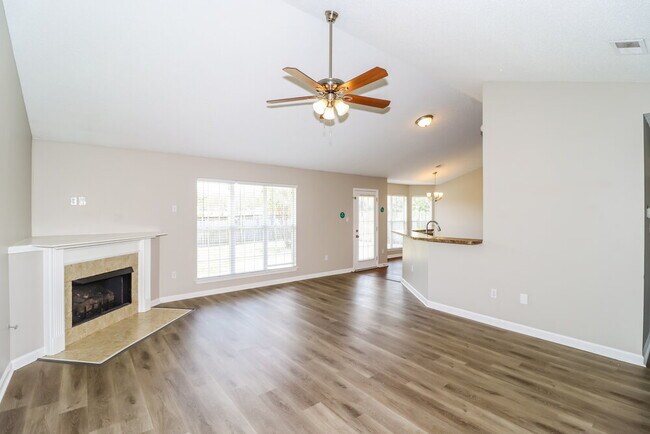Foto del edificio - 8416 Berkley Dr