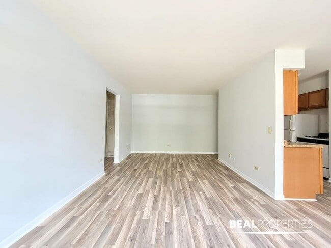 Building Photo - 1 bedroom in CHICAGO IL 60657