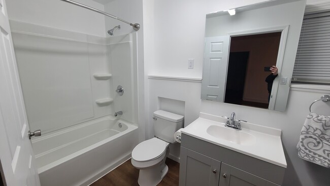 Foto del edificio - 244 W Woodland Ln