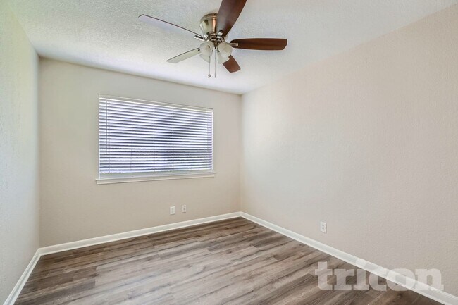 Foto del edificio - 12430 Canyon Ct