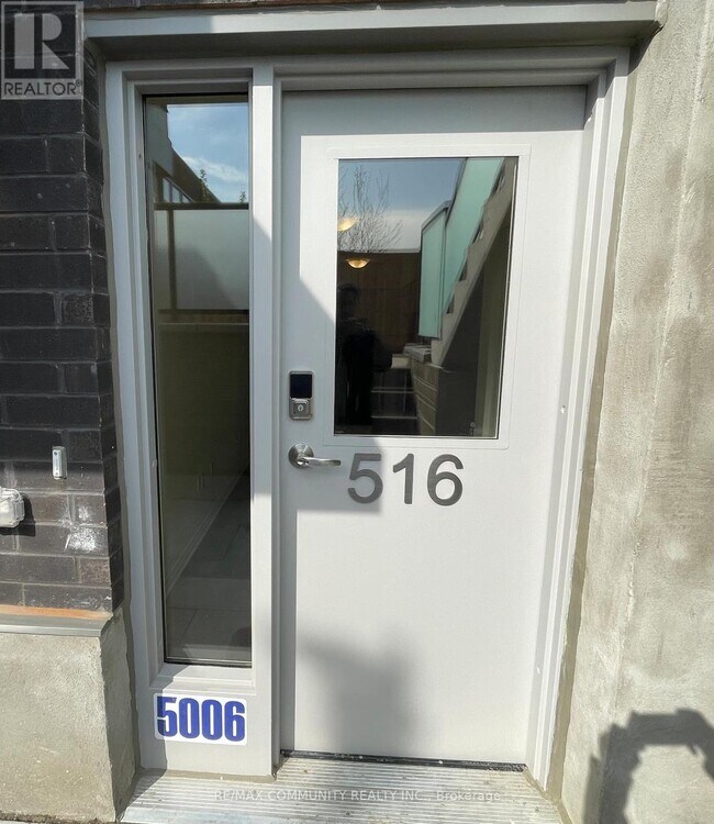 Photo du bâtiment - 2791 Eglinton Ave E