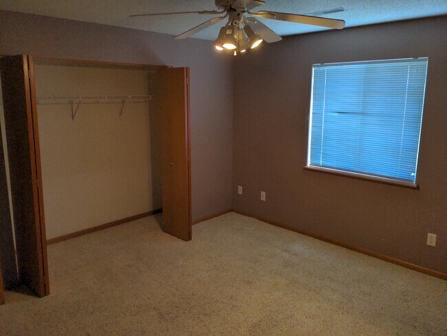 Foto del edificio - 2664 Triple Crown Ln