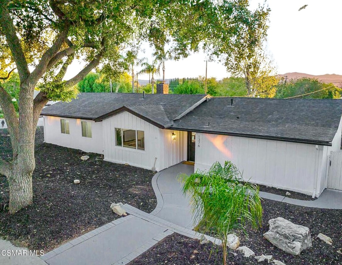 Primary Photo - 1376 E Avenida De Los Arboles