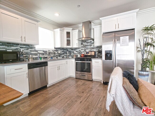 Foto del edificio - 963 N Wilton Pl