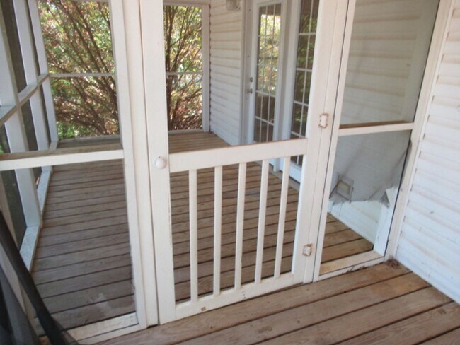 Foto del edificio - 406 Crystal Dr