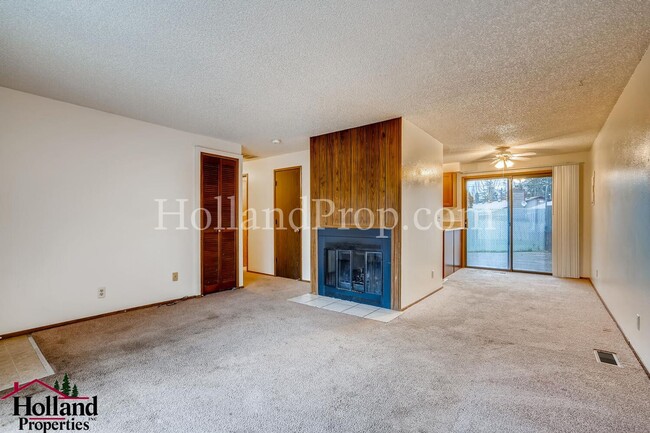 Building Photo - 1722 NE 230th Ct