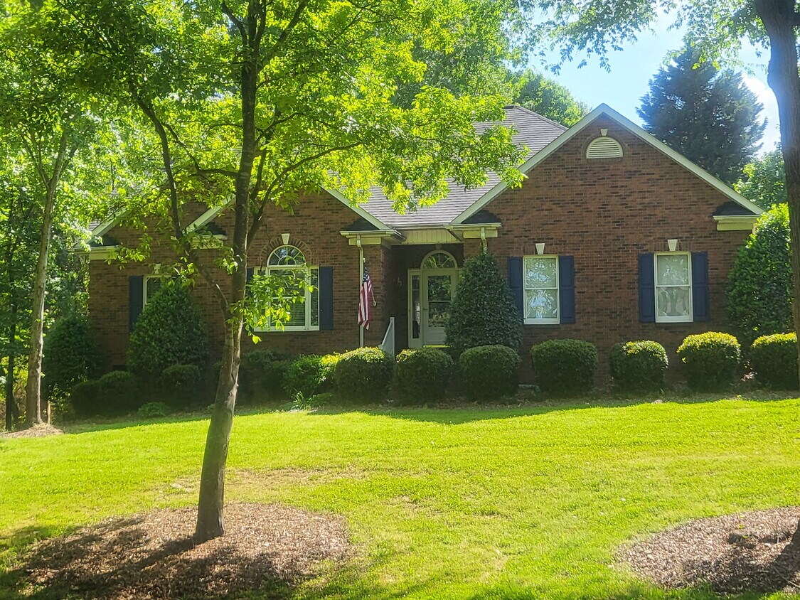 Primary Photo - 2113 Fox Hunt Dr