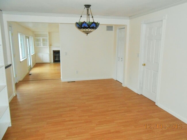 Building Photo - Beautiful 4 Bed 2 Bath Rambler Near Microsoft
