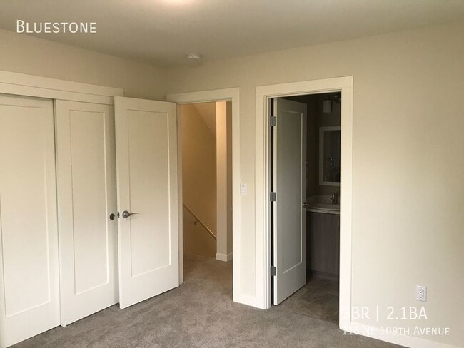 Building Photo - Newer 3br/2.5ba Townhome