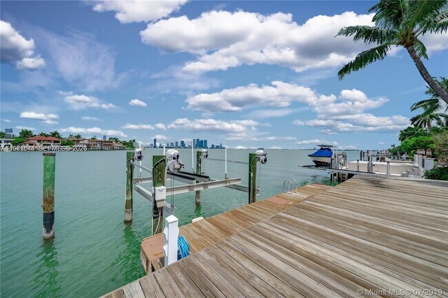 Building Photo - 620 W Dilido Dr