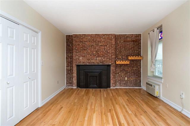 Building Photo - 209 14th St
