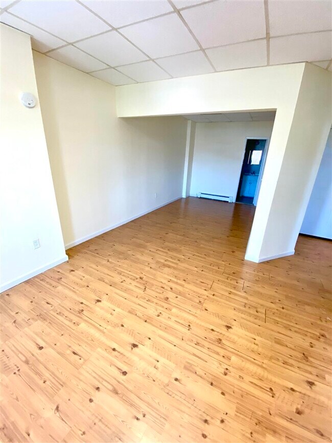 Building Photo - 153 Christopher Columbus Dr