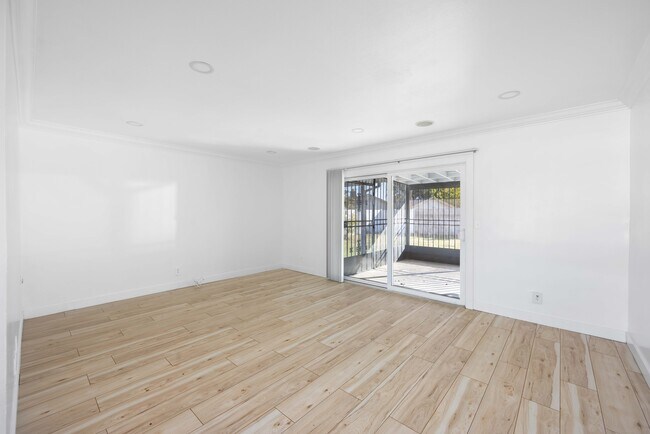 Building Photo - 371 W Easton St