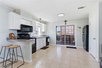 Building Photo - 5558 Palm Beach Blvd