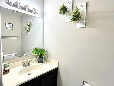 Foto del edificio - 6904 Compton Ln