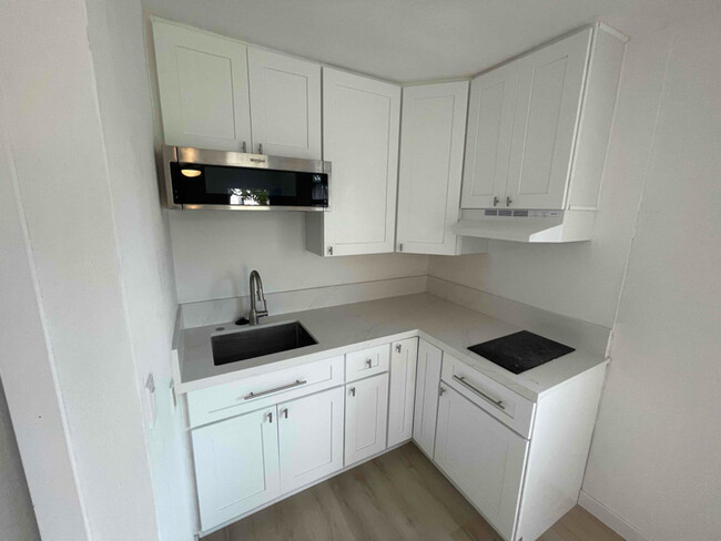 Building Photo - 405 Beaumont Dr