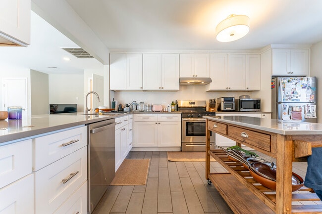 Foto del edificio - 1700 N Linden Ave