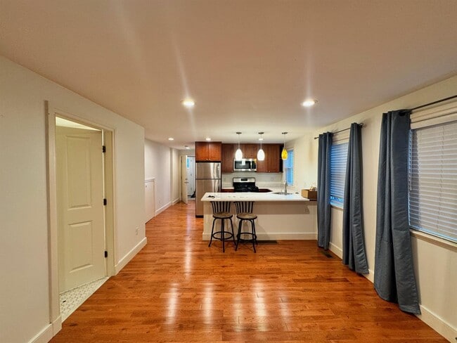 Building Photo - 50 Spring St