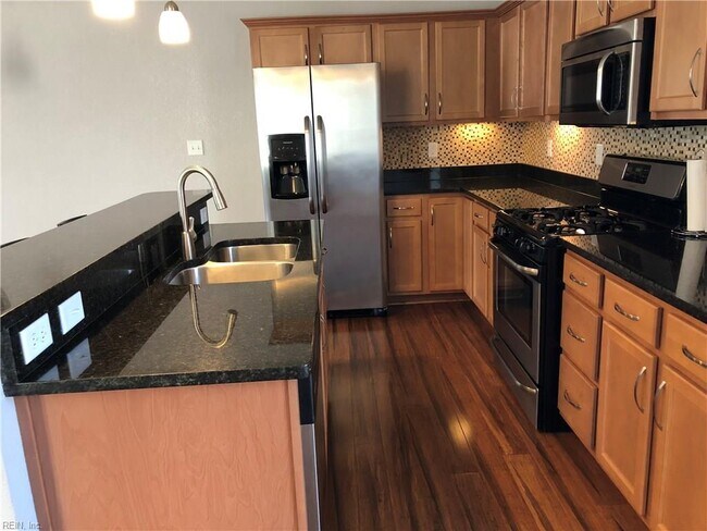 Building Photo - 724 Miss Coral Ln