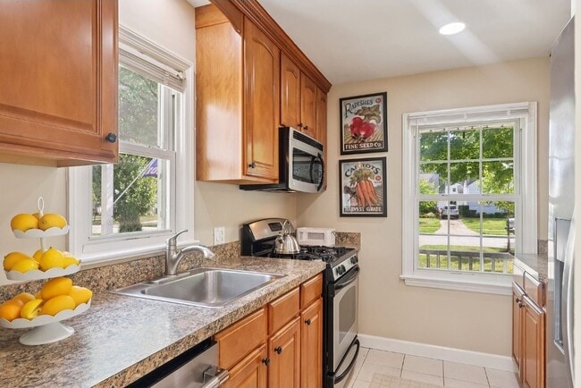 Building Photo - 446 Huntmere Dr