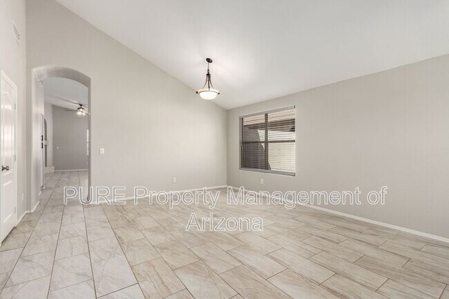 Foto del edificio - 9438 E Plana Ave